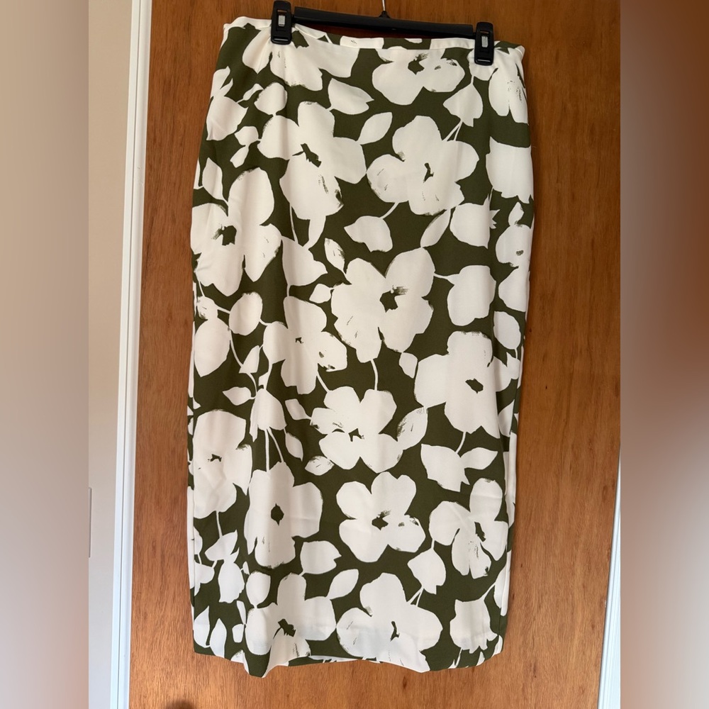 Ann Taylor Green and White Floral Pencil Skirt
